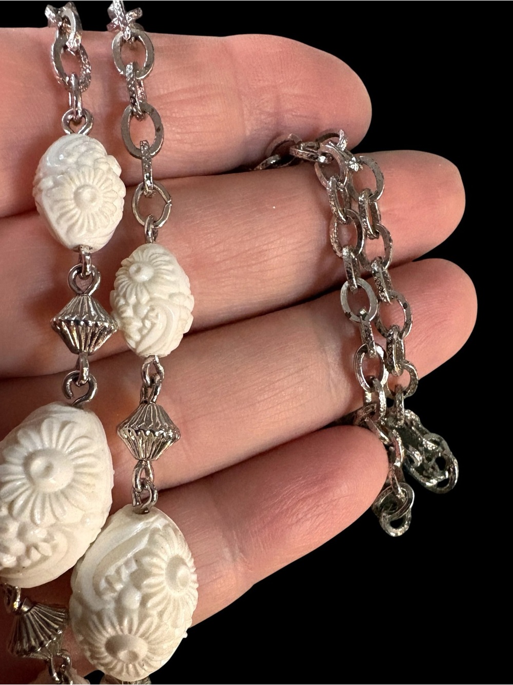 Sarah Coventry White Summer Flirt Vintage Beaded Necklace - 28”